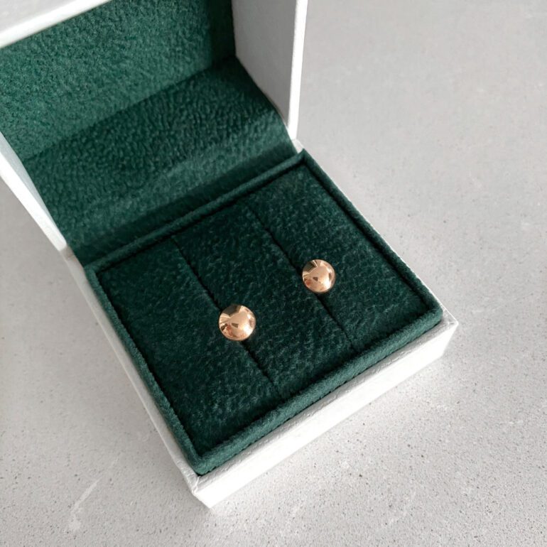 Rose gold stud earrings with cubic zirconia