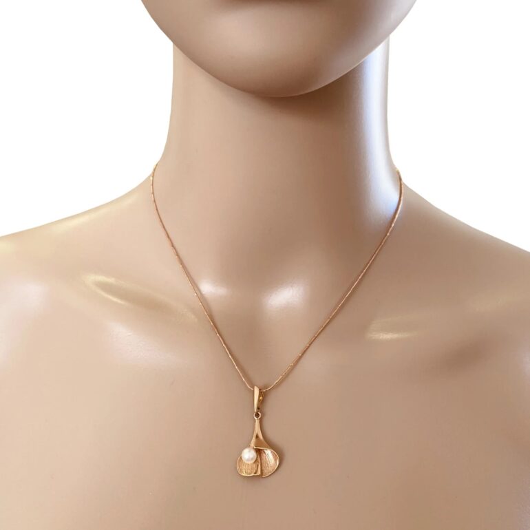 Auksinis pakabukas su natūraliu gėlavandeniu perlu