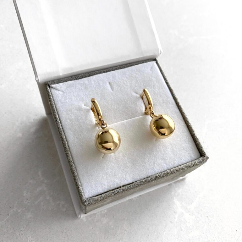 Yellow gold earrings