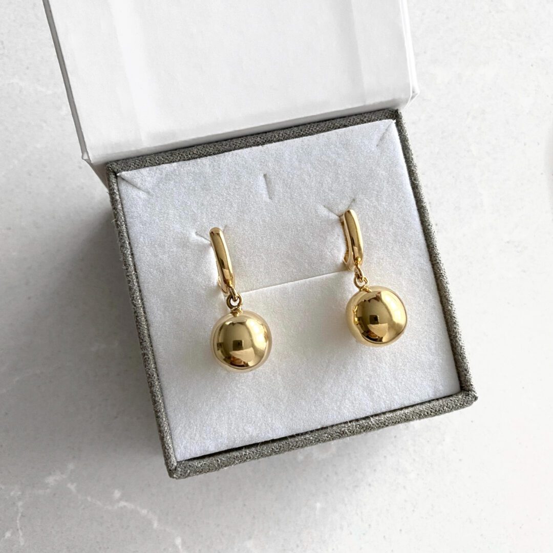 Yellow gold earrings