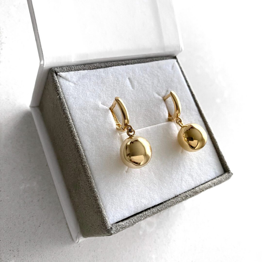 Yellow gold earrings