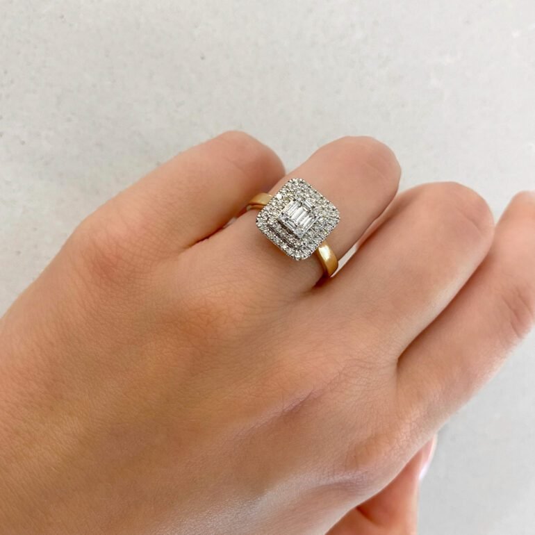 A luxurious yellow gold ring with diamonds