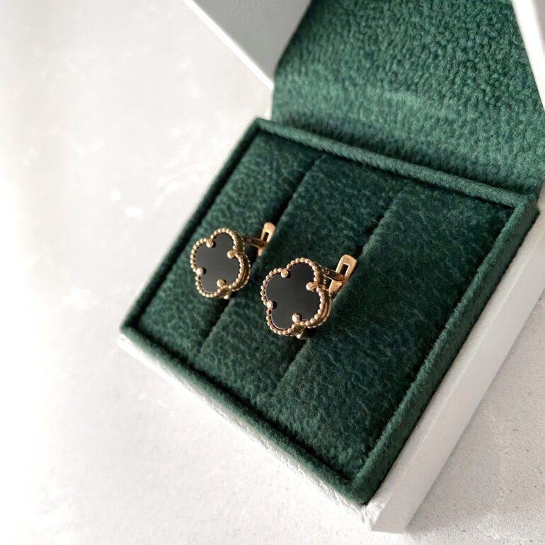 Rose gold earrings with onyx - four-leaf-clover