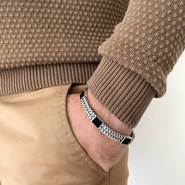 Vyriška matinio šlifavimo tamsinta sidabrinė pyrankė su oniksu