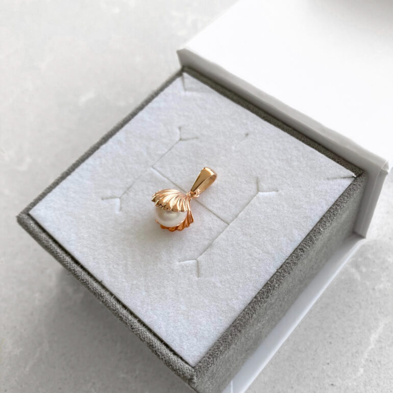 Auksinis Pakabukas Su Perlu