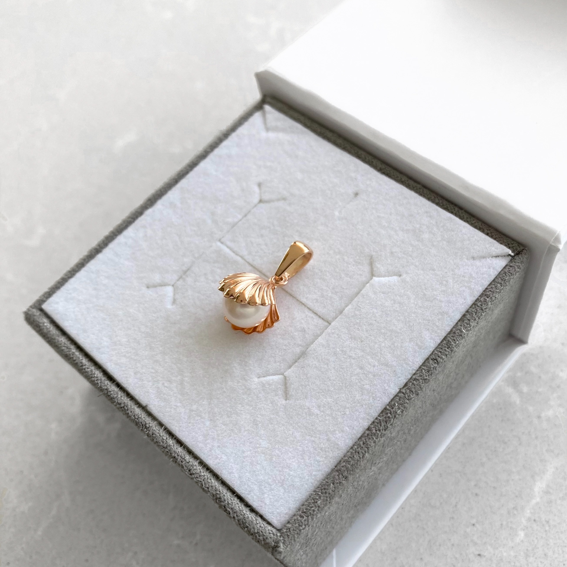 Auksinis Pakabukas Su Perlu