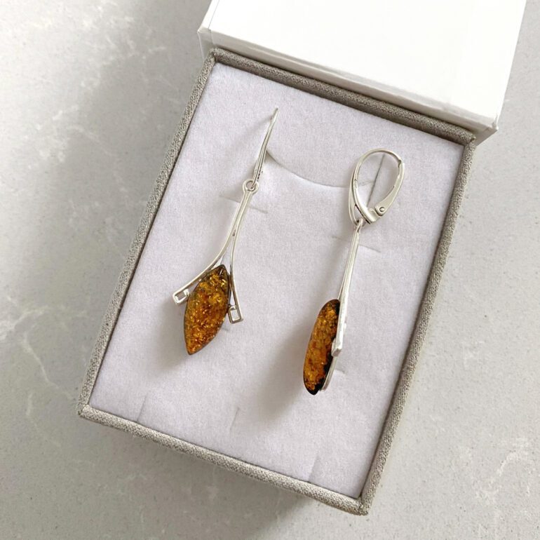 Serling silver dandling earrings with amber
