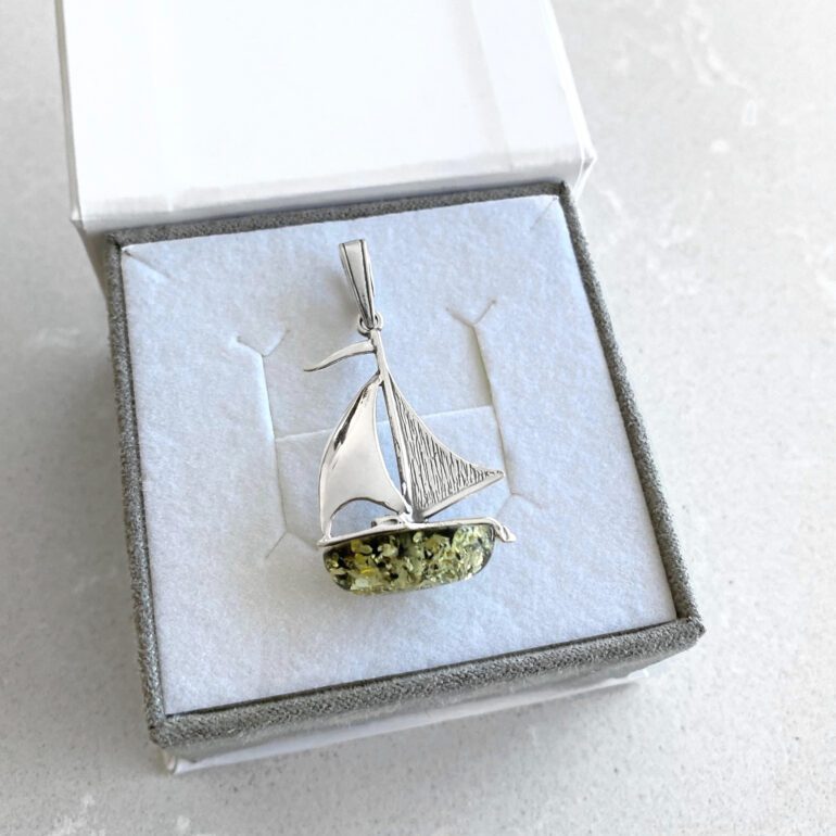 sidabrinis pakabukas su gintaru