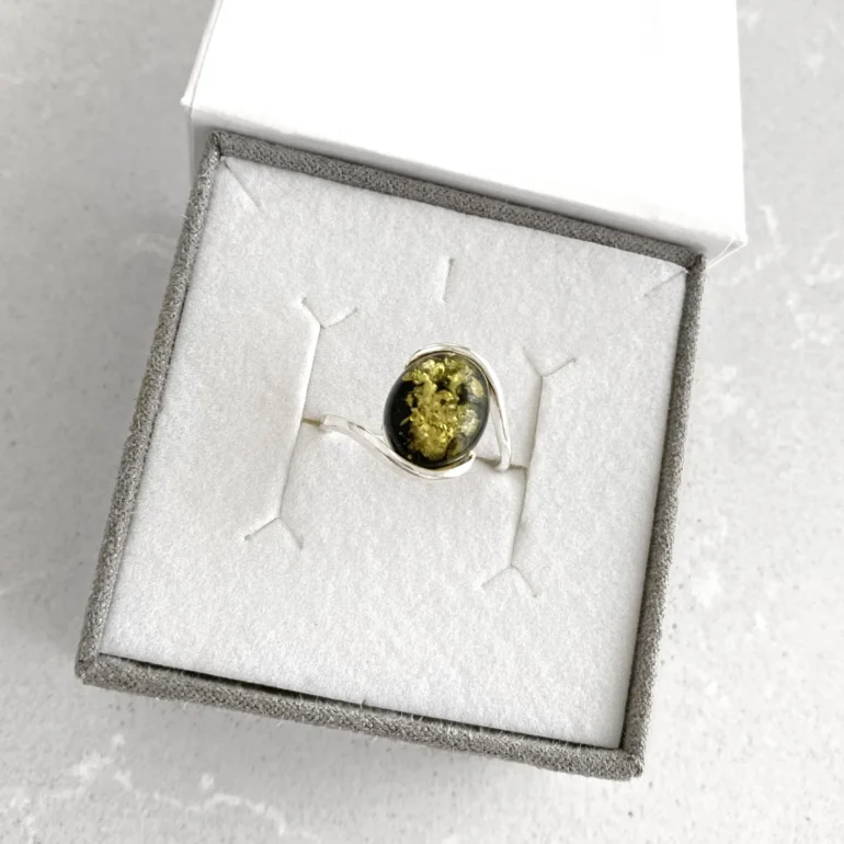 Sidabrinis Žiedas Su Gintaru