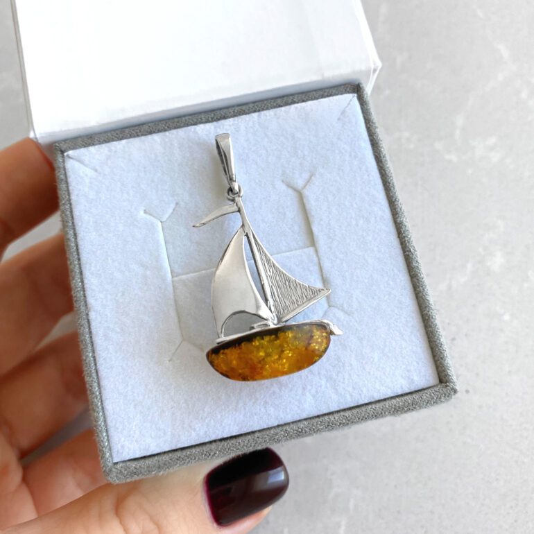 Sterling silver pendant with amber