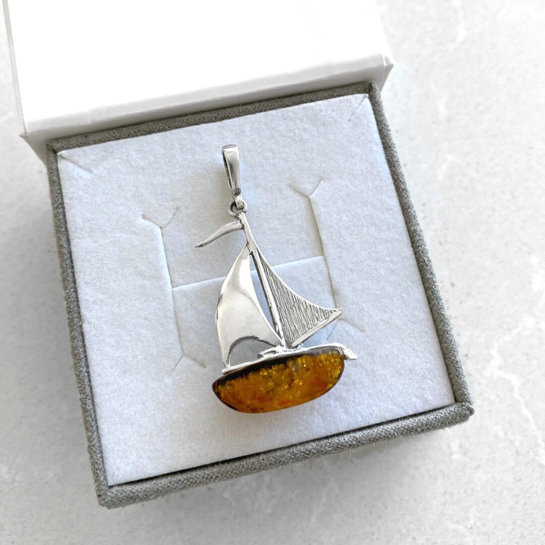 Sterling silver pendant with amber