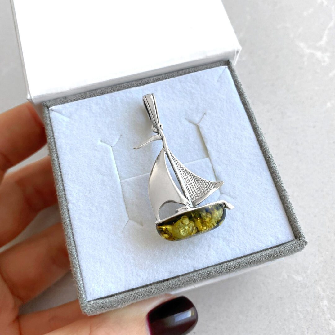 Sterling silver pendant with amber