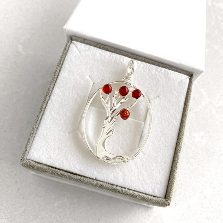 Sidabrinis Pakabukas Su Gintaru