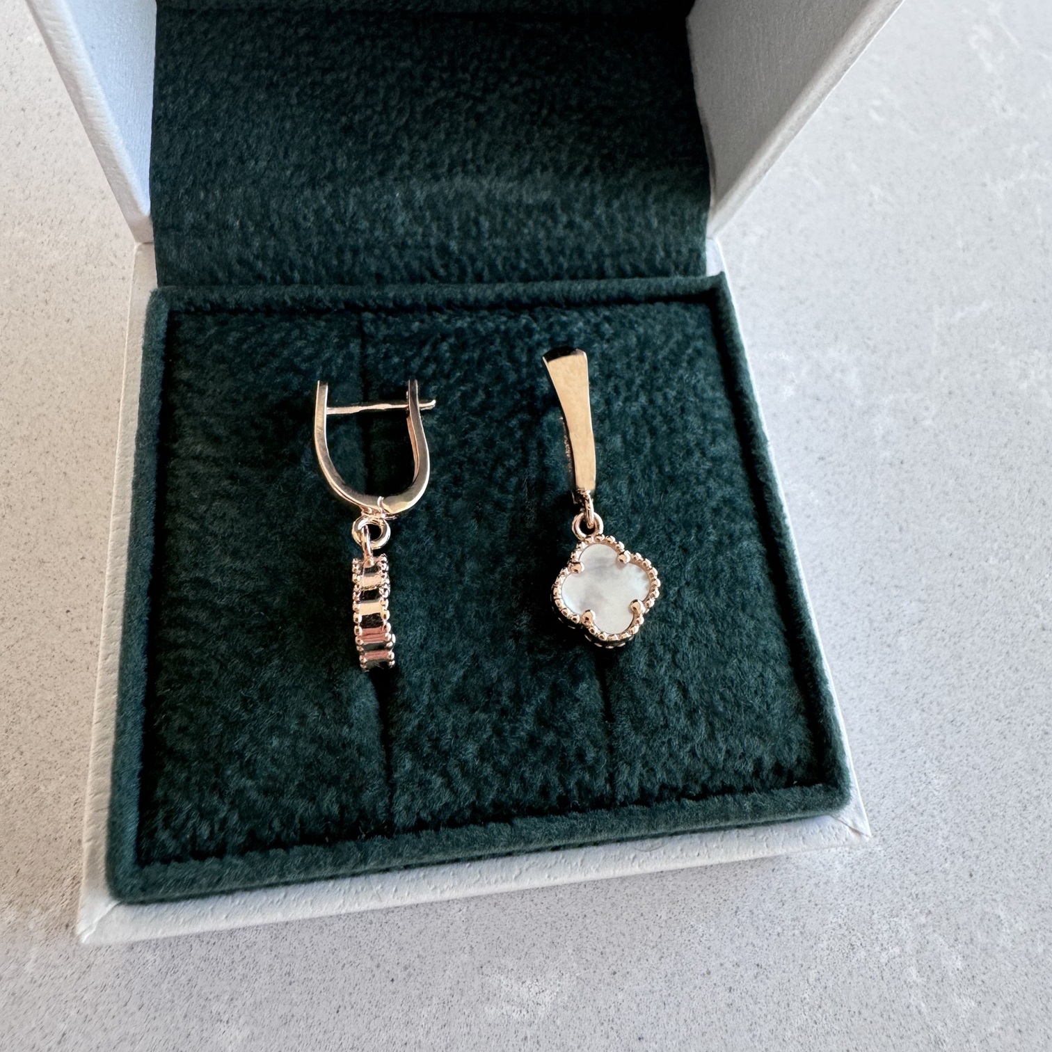 Auksiniai Auskarai Su Perlamutru - Dobilas