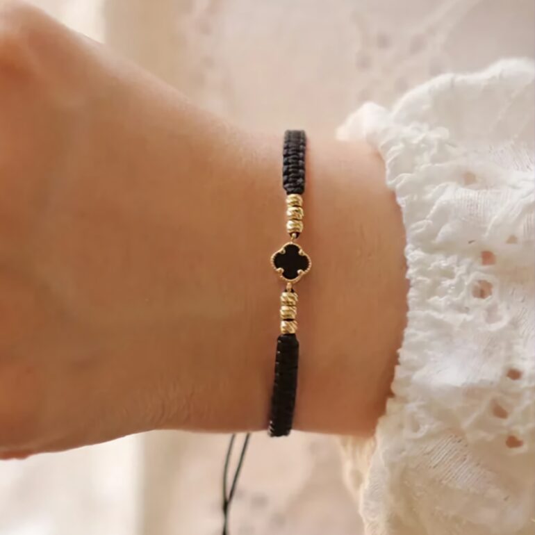 Bracelet with onyx and gold - Four-leaf clover