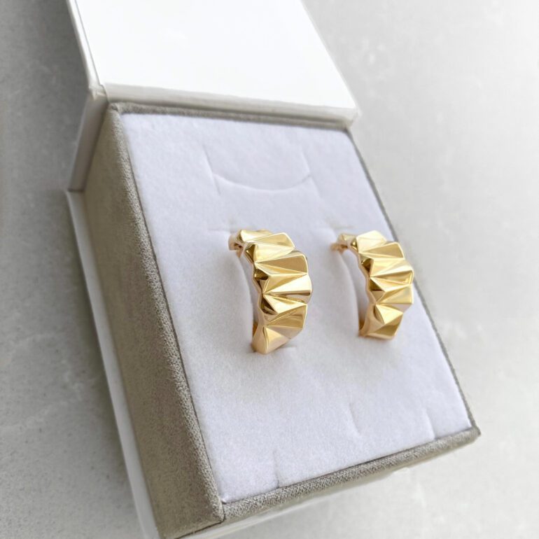 Yellow gold earrings