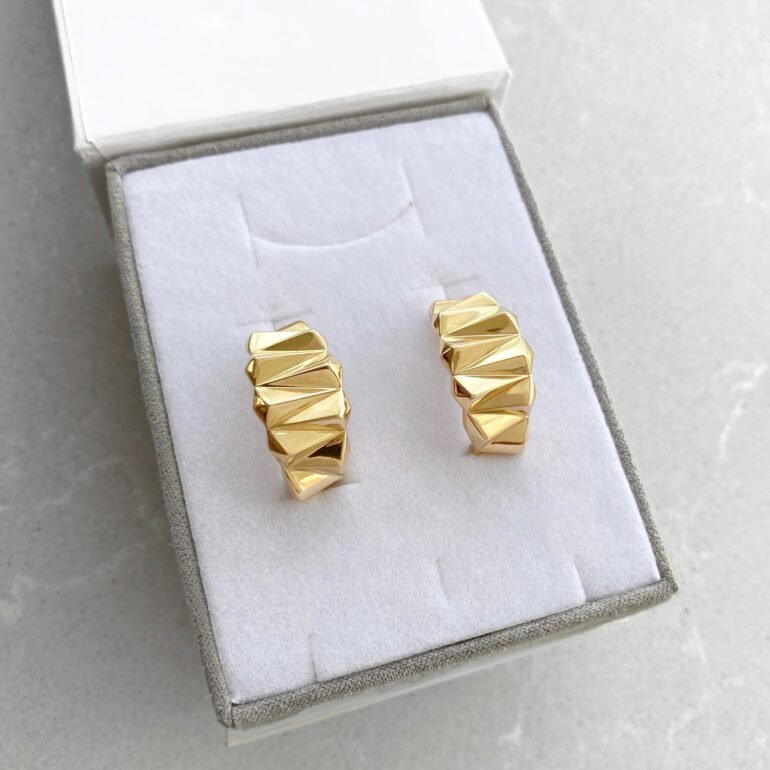 Yellow gold earrings