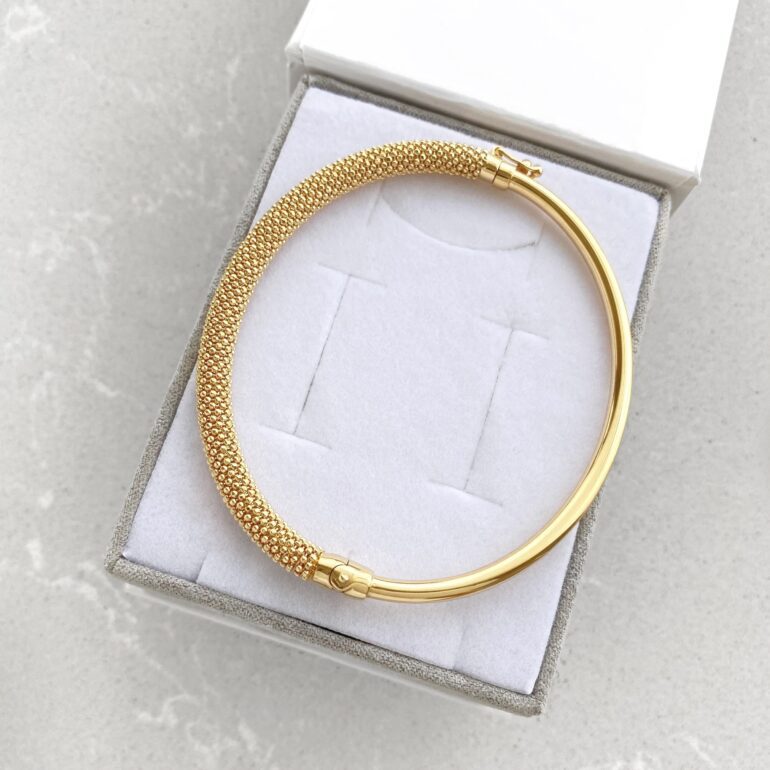 A modern yellow gold bracelet
