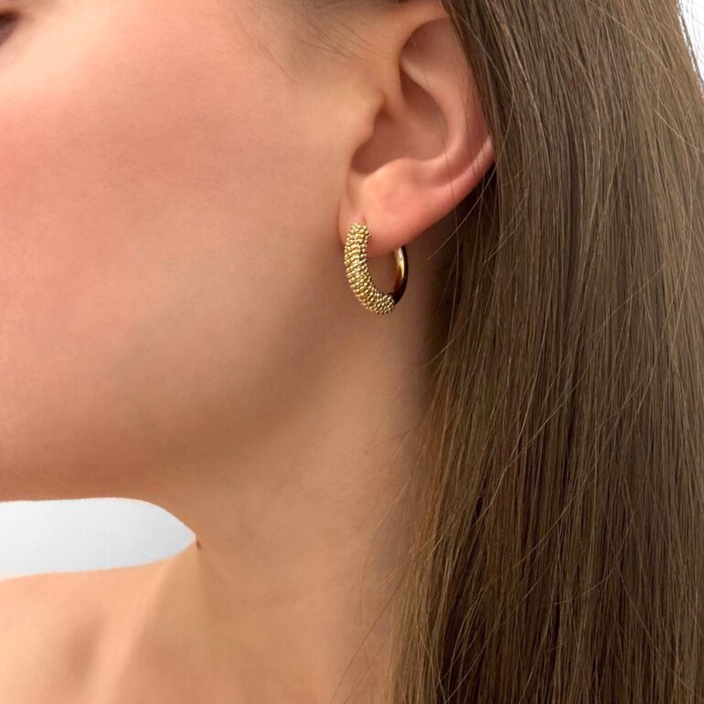 Modernios geltono aukso rinkutės