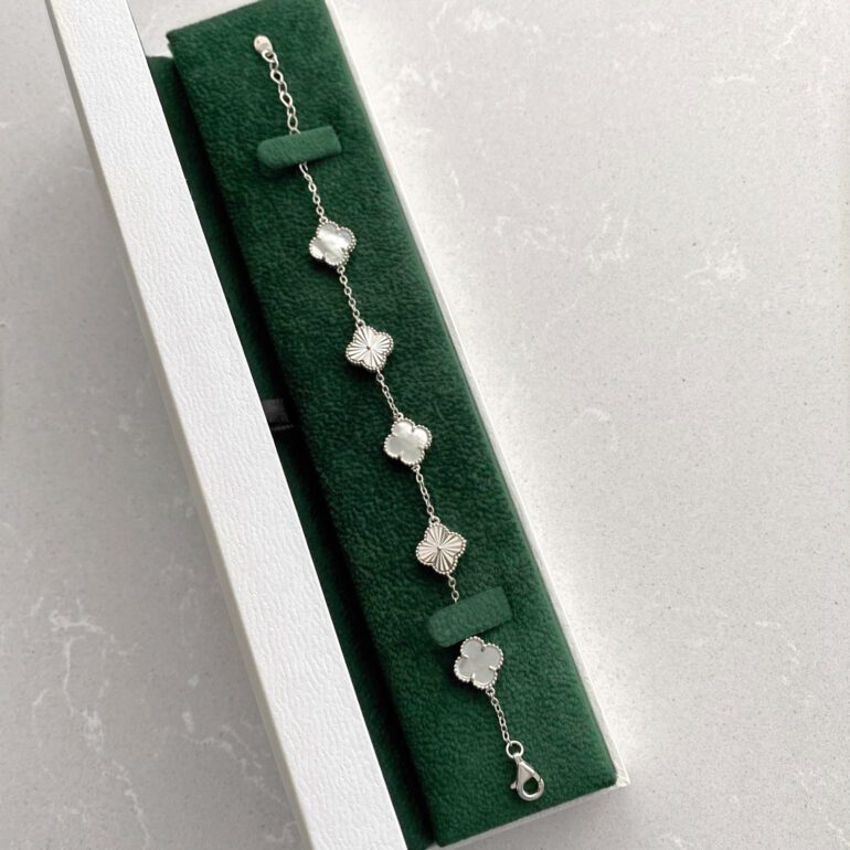 Sidabrinė apyrankė su perlamutru - keturlapis dobilas