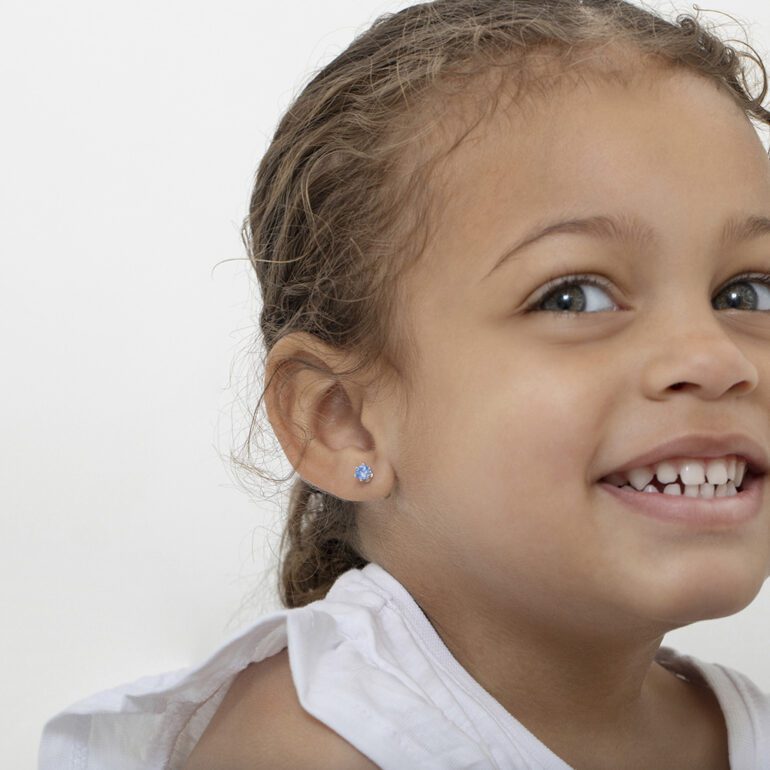 Vaikiški sidabriniai užsukami auskarai su cirkoniais