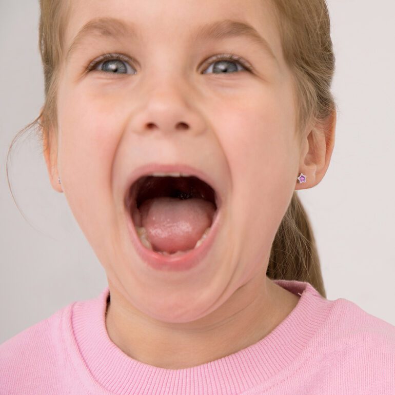 Vaikiški sidabriniai užsukami auskarai su cirkoniais – Žvaigždutės