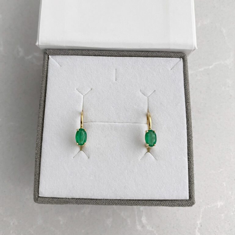 Yellow gold earrings with green agate