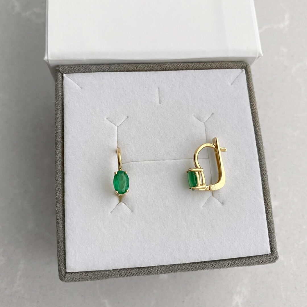 Yellow gold earrings with green agate