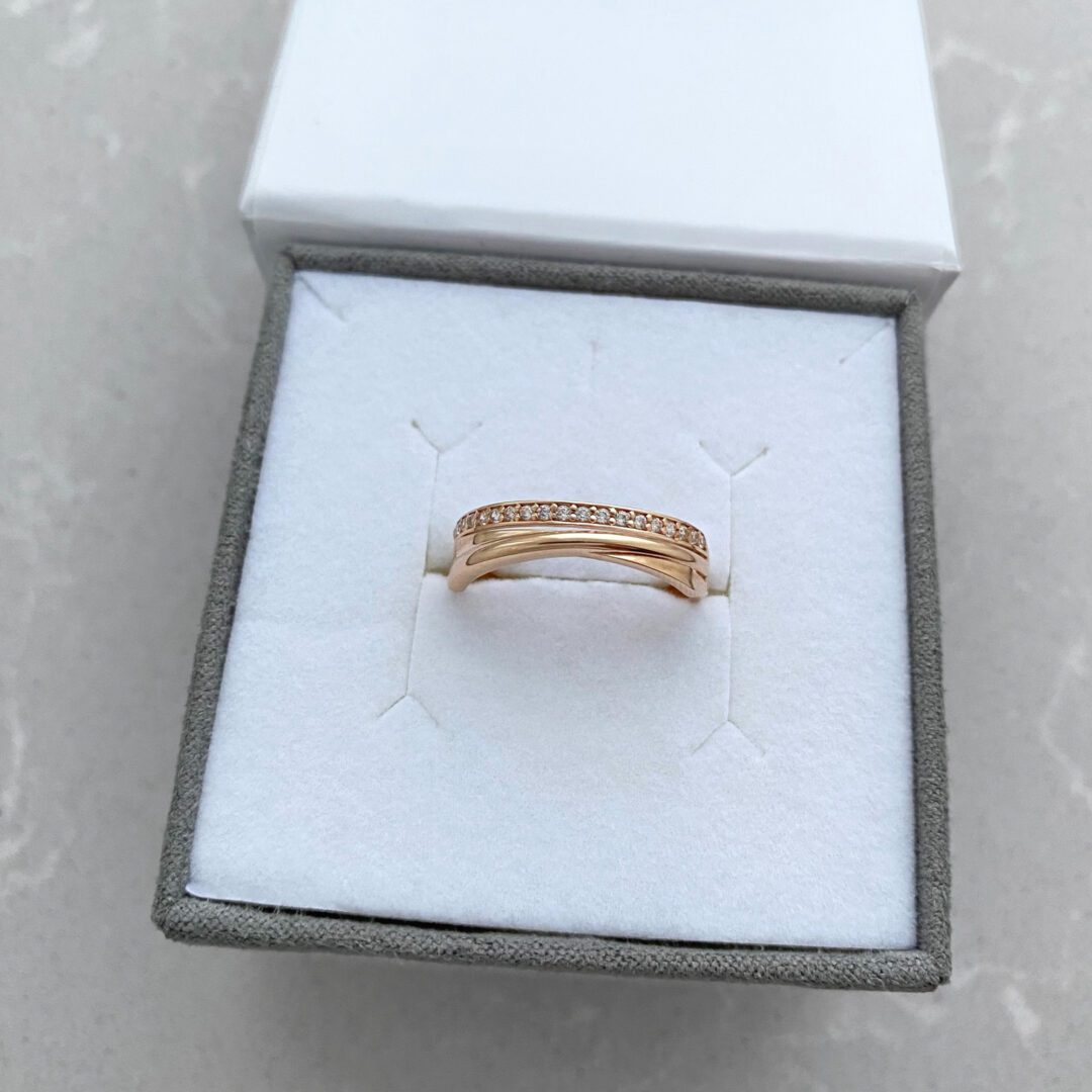 Rose gold ring with cubic zirconia