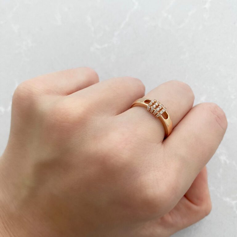 Auksinis žiedas su cirkoniais