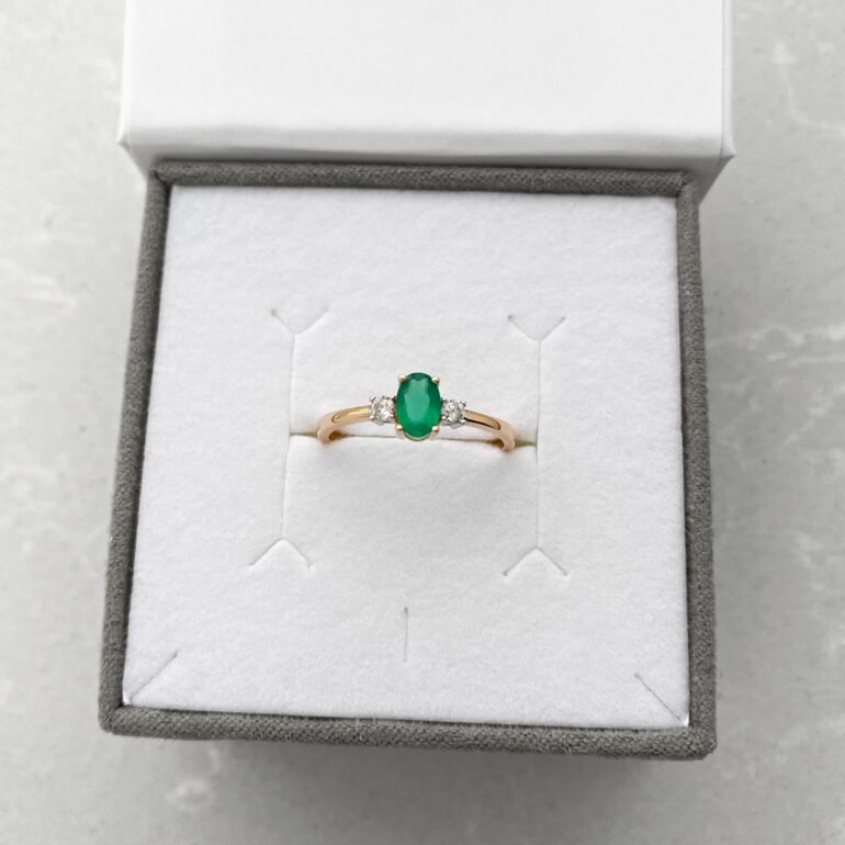 Rose gold ring with green agate and cubic zirconia