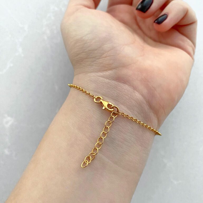 Geltonu auksu dengta sidabrinė apyrankė su gintaru