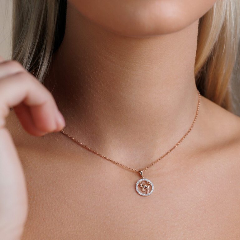 Auksinis pakabukas su cirkoniais zodiako ženklas Jautis