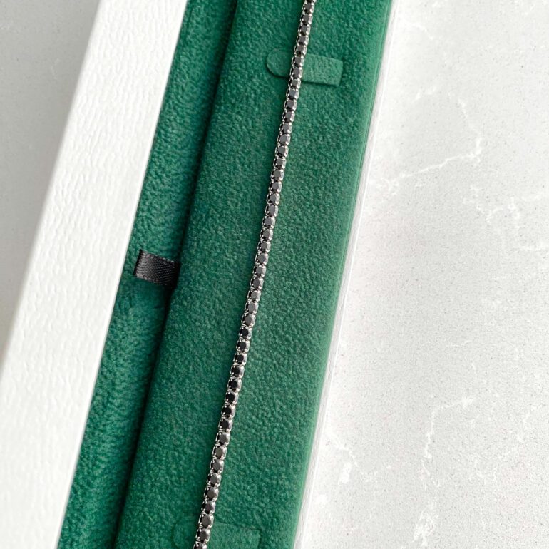 siabrinė apyrankė su juodais cirkoniais