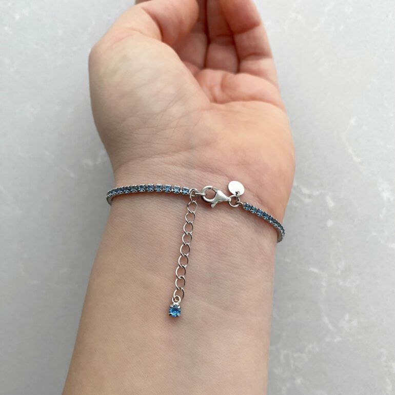 sidabrinė apyrankė su mėlynais cirkoniais