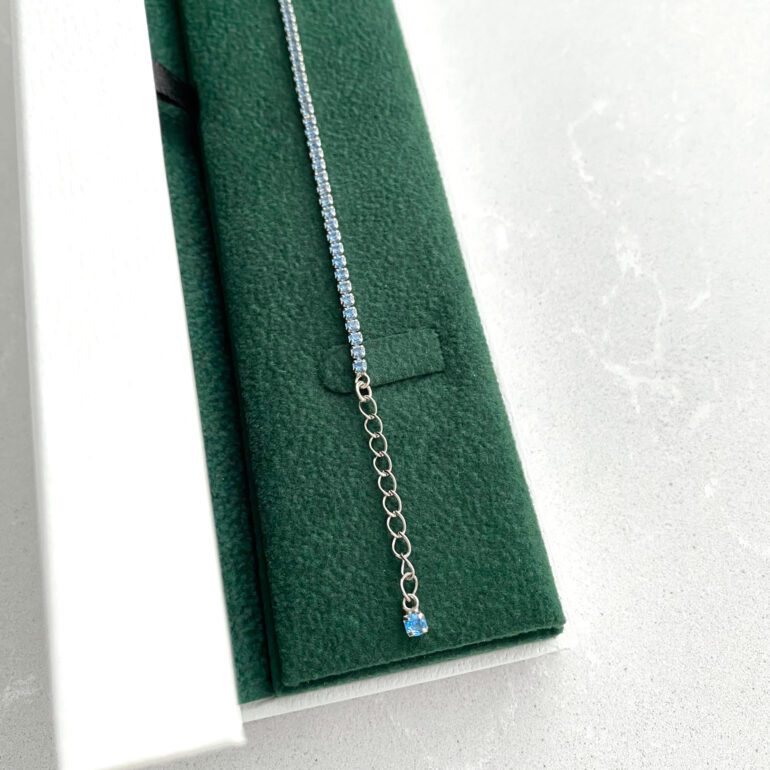 sidabrinė apyrankė su mėlynais cirkoniais