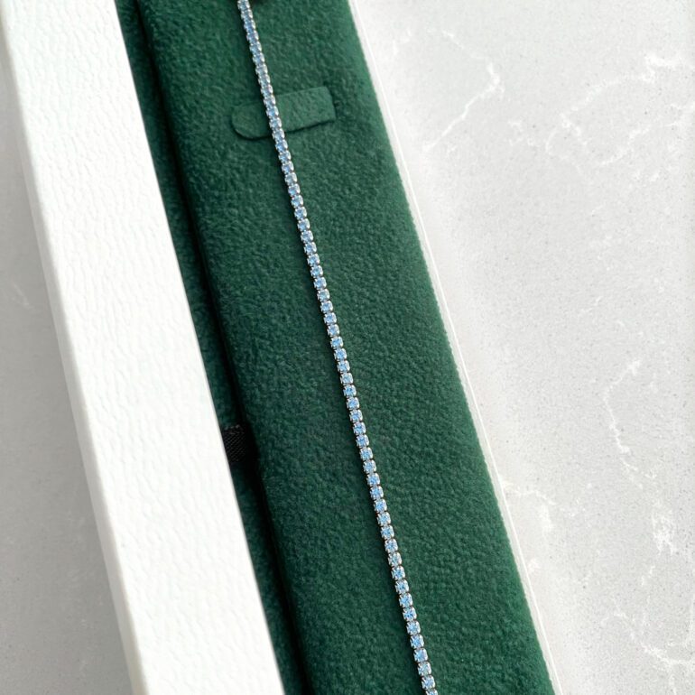 sidabrinė apyrankė su mėlynais cirkoniais