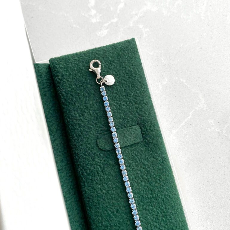 sidabrinė apyrankė su mėlynais cirkoniais