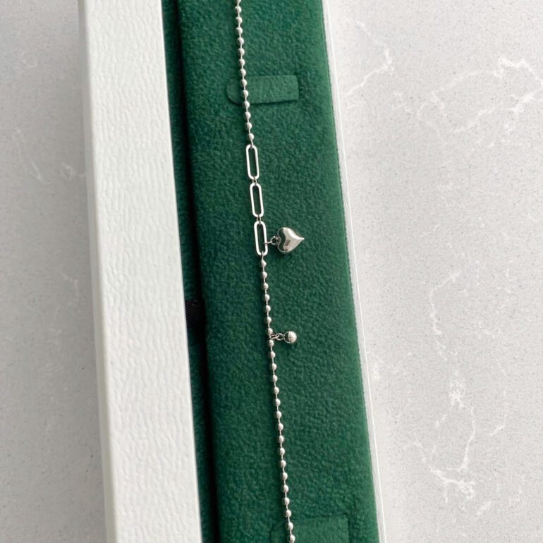 Sidabrinė apyrankė su kabančia širdele