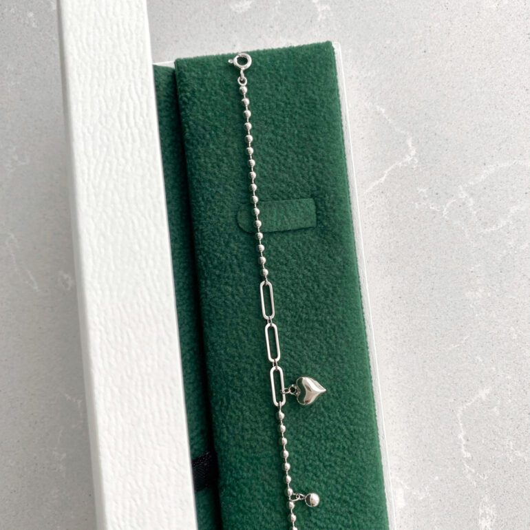 Sidabrinė apyrankė su kabančia širdele