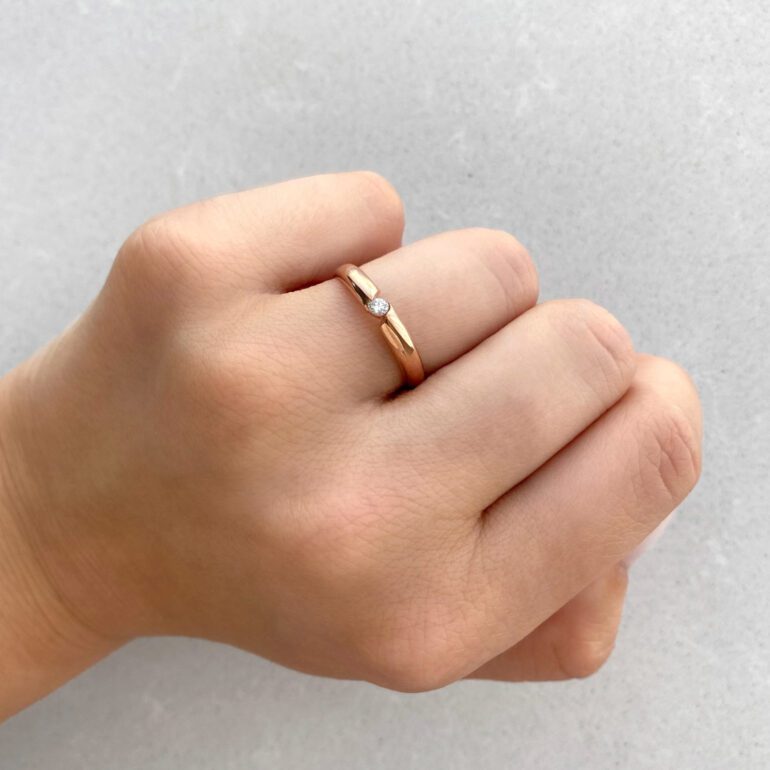 Rose gold ring with cubic zirconia
