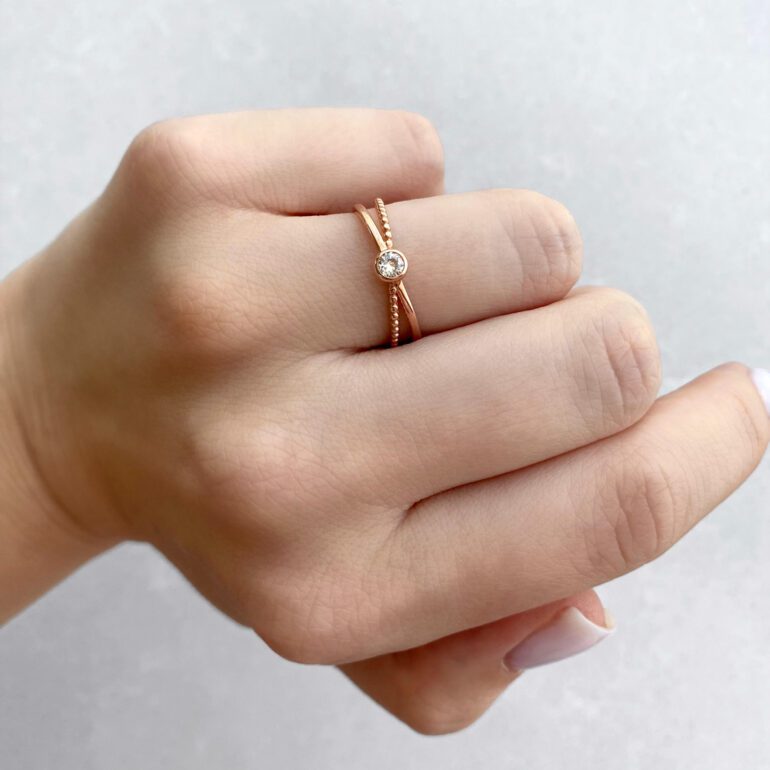 Auksinis žiedas su cirkonio akute