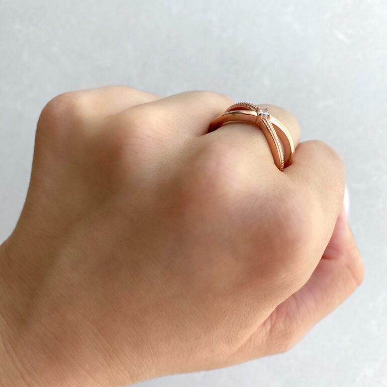 Rose gold ring with cubic zirconia