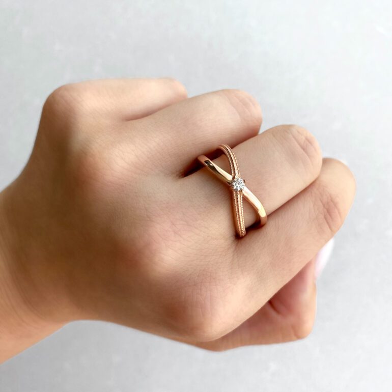 Rose gold ring with cubic zirconia