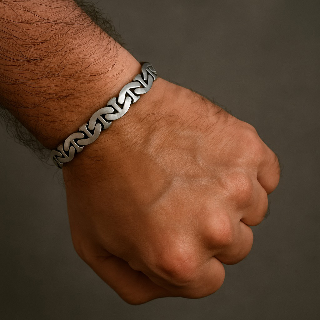 Modernaus matinio šlifavimo sidabrinė tamsinsta apyrankė vyrams