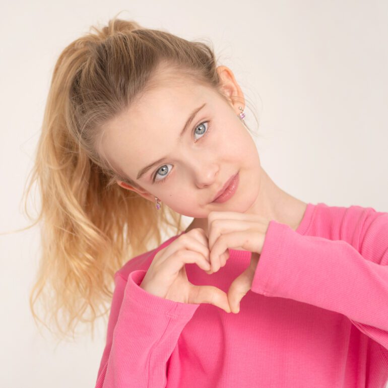 Vaikiški sidabriniai auskarai - kabančios širdutės