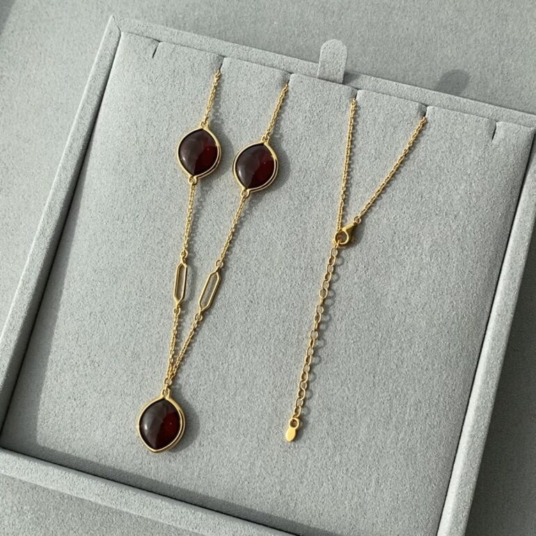 Yellow gold plated sterling silver necklace with amber