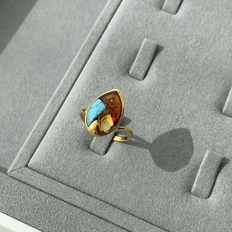 Auksu Dengtas Sidabrinis Žiedas Su Gintaru Ir Turkiu