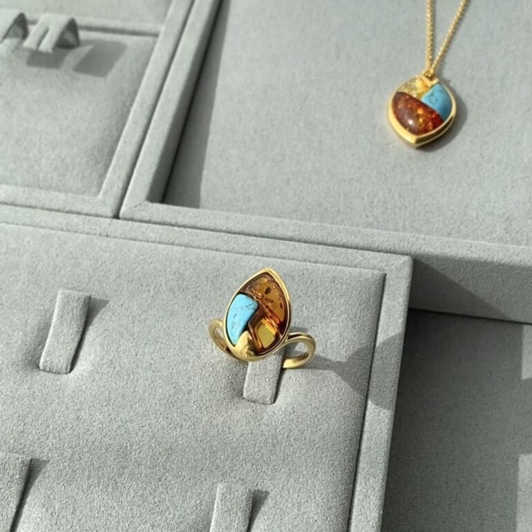 Auksu Dengtas Sidabrinis Žiedas Su Gintaru Ir Turkiu