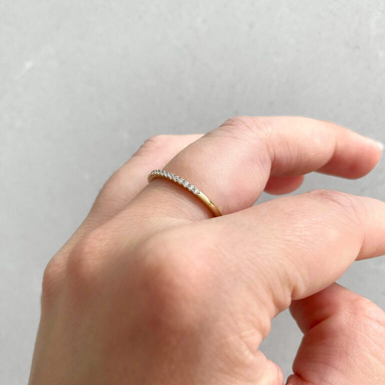 Yellow gold ring with cubic zirconia